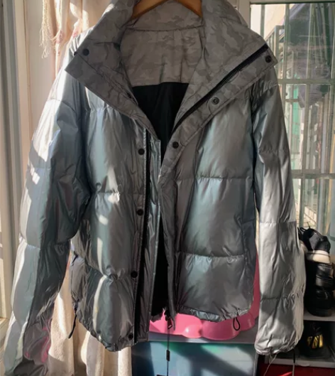 银灰色羽绒服，175L号。全新未穿过，版型...