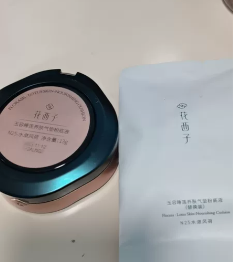 花西子气垫,用过两次,又入手其它粉底,遗忘...