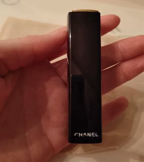 专柜买的，家里口红太多了， 买来用了两次颜...