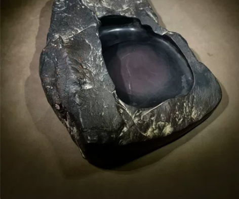 黄庭坚款，端砚，天然石皮开出砚堂，天然金线...