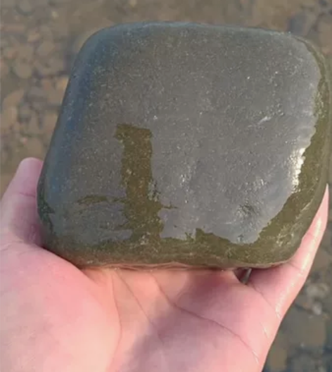 《镇纸石》汉江青石，包满，称手，天然原石 ...