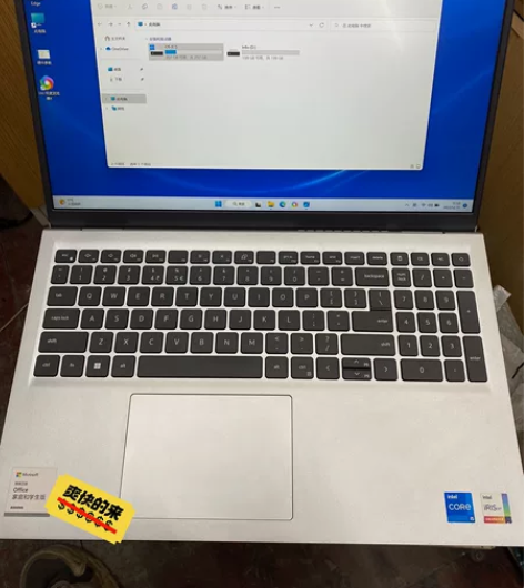 DELL Inspiron 15 3511...
