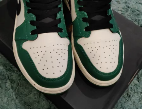 高帮女士运动鞋 38码 很新 感兴趣的话点...