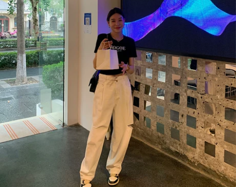 破洞牛仔裤女2022年夏季新款白色高腰宽松...