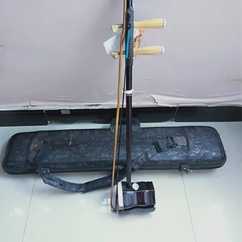 【亏本处理】苏州二胡。由于琴行倒闭，房租到...