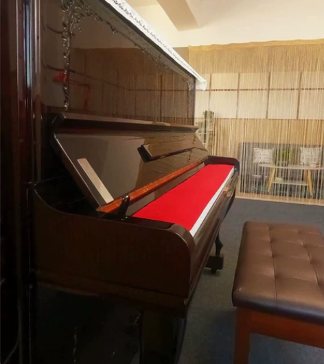 一台韩国英昌立式钢琴 因疫情影响 工作室不...