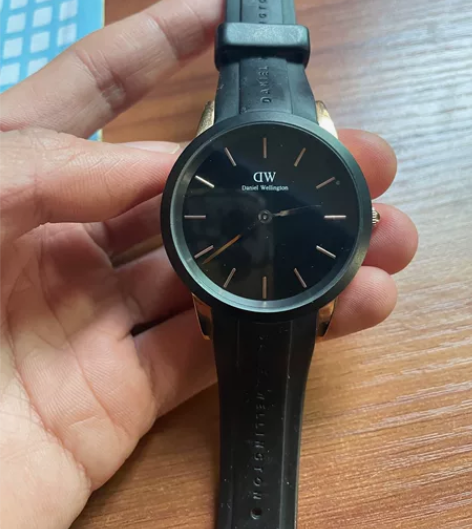dw手表,在朋友那里500买的,120出。...