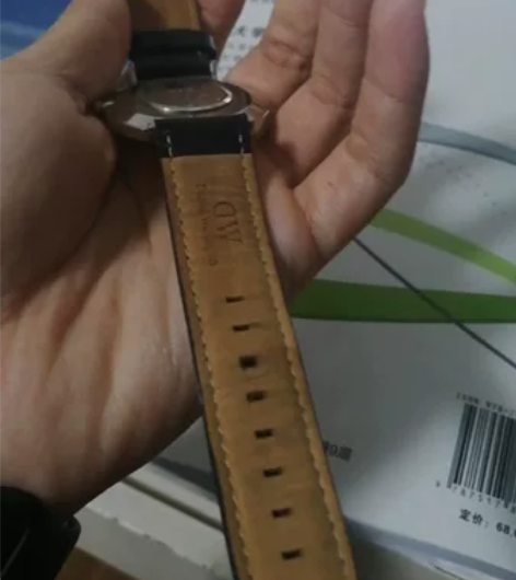 DW 丹尼尔皮质腕表 高中时期线下香港代购...