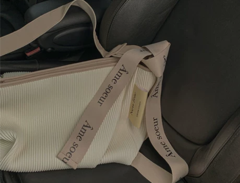 果柠莞尔 女士包 容量很大,背的次数少 等...