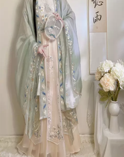 如梦见原创汉服女清欢唐制汉服重工刺绣