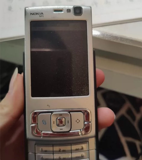 诺基亚N95 有充电器 电池一块 磨损程度...