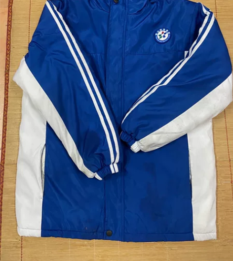 新年穿新衣稀有西山冬季棉袄校服一件，尺码1...