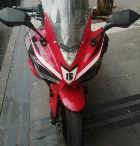 出售一台400机车。因换车处理了，外壳有檫...