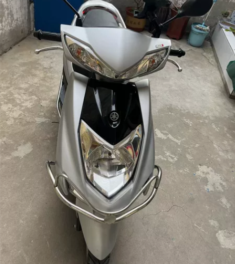 雅马哈摩托车 不到1w公里 很爱惜当面验收...
