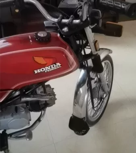 96年经典100鹰仔,超省油,二十多年的车...