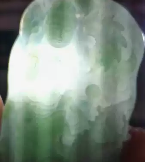 亚洲玉雕大师谢畅众作品，缅甸翡翠卸龙观音，...