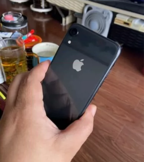 苹果8  64G 9新800元 感兴趣的话...