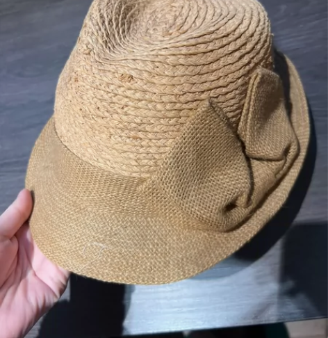 蝴蝶结编织草帽,全新没戴过,适合春夏戴,买...