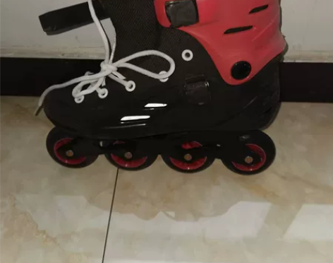 炫动单排滑冰鞋,42码,轻微使用痕迹,要的...