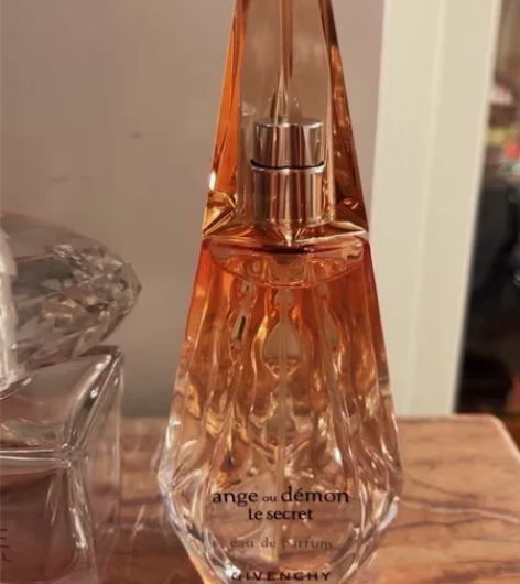 纪梵希灿若晨曦香水 魔幻天使秘密，就用了两...