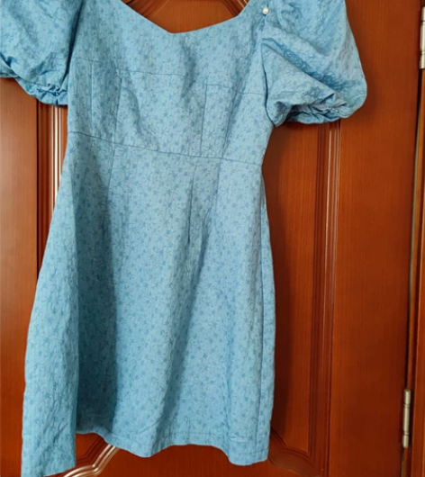 蓝色裙子M码，两种穿法，可做露肩吊带，几乎...