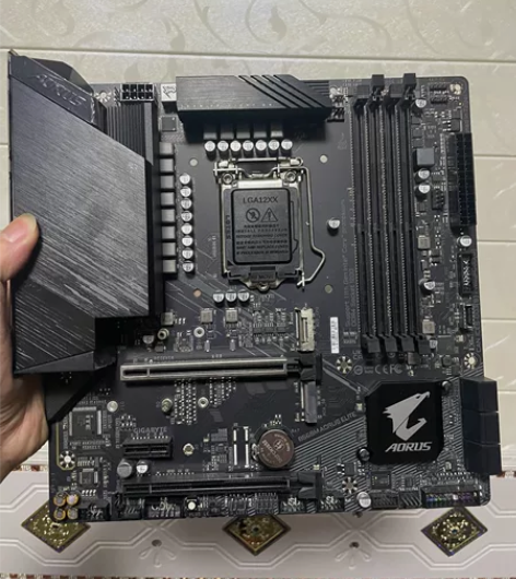 技嘉B560M aorus elite主板...