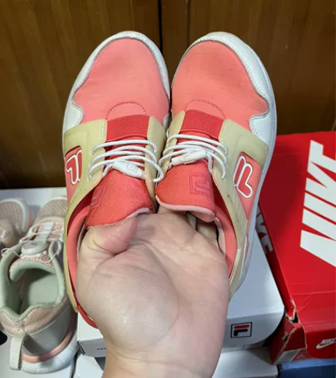 斐乐女童33码休闲鞋，鞋子很好穿，还算完好...