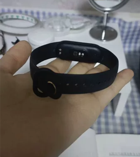 小米手环6NFC版，入手大概1年，买了苹果...