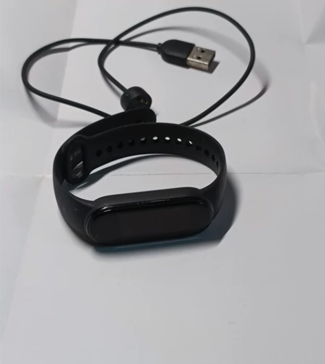 小米手环5nfc版，带充电线，功能一切正常...