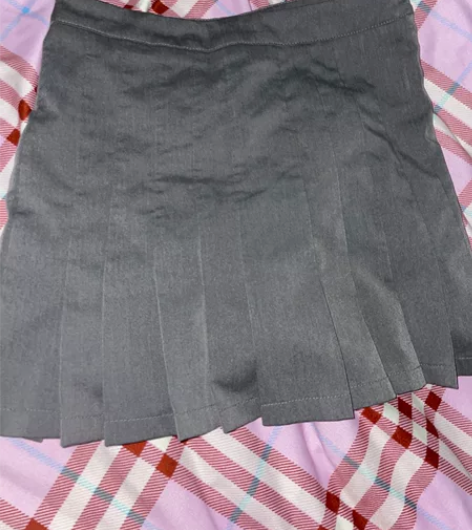 灰色百褶裙85斤-100斤可穿 感兴趣的话...