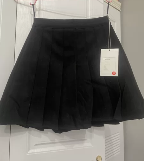 全新百褶裙出 感兴趣的话点“我想要”和我私...