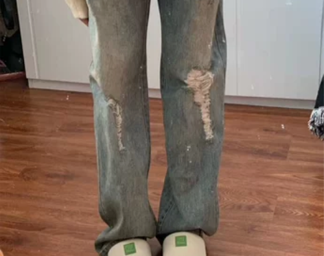 蓝色破洞牛仔裤 感兴趣的话点“我想要”和我...