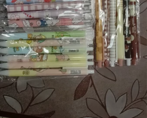 24支不同图案黑色中性笔，11元包邮，偏远...