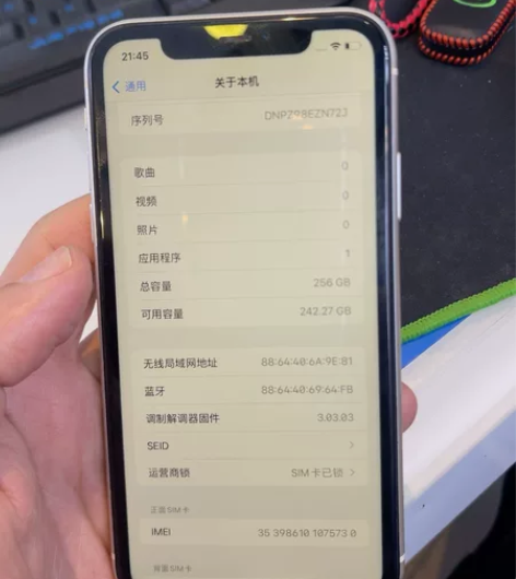 苹果11，有锁卡贴机，会配卡贴一起发货，不...