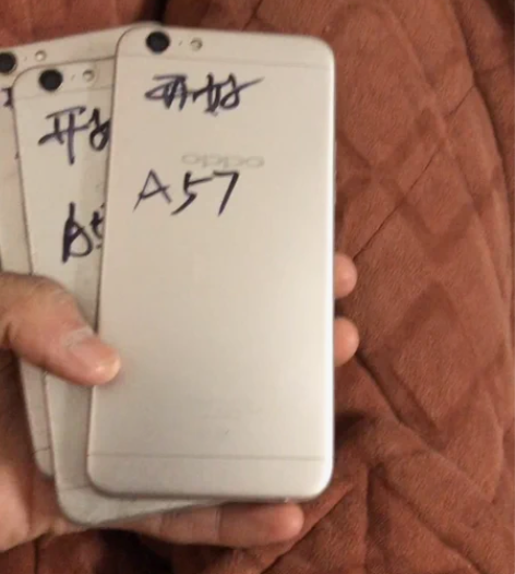 三个OPPOA57，其中一个是A57t，一...