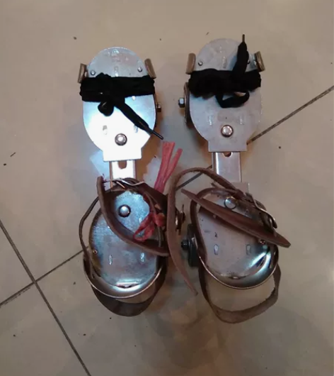 适合初学者使用的老款双排滑轮旱冰鞋。长度可...