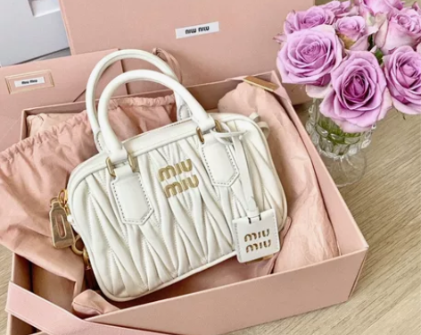 miumiu保龄球包 张元英同款  高版本...