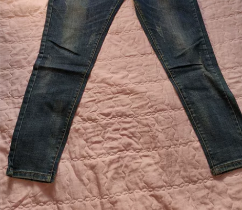 牛仔裤，版型质量特别好，28码，我162....