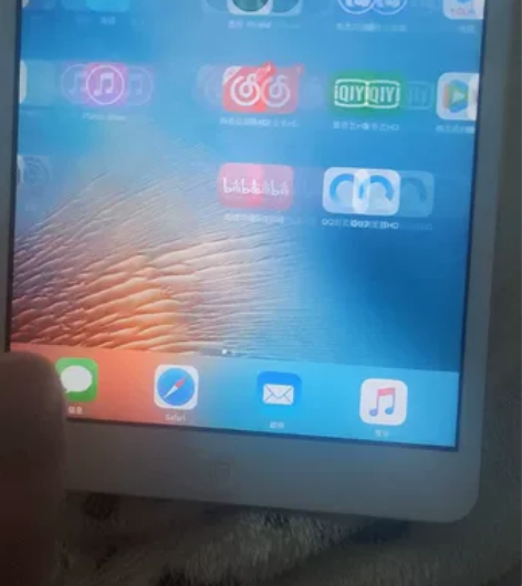 整理屋子翻出一个旧平板，谁要来拍吧，目测9...