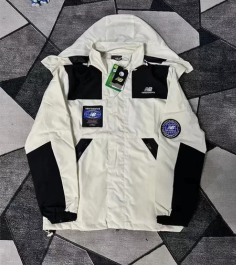 全新新百伦冲锋衣 感兴趣的话点“我想要”和...