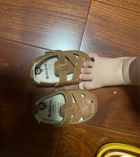 都很新的。看看鞋底就知道了。   棕色19...