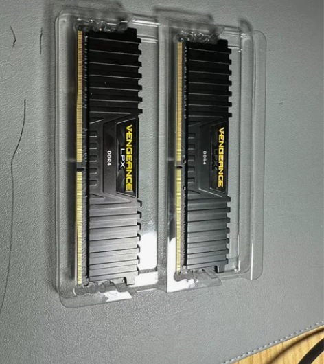 电脑升级换代，出两根美商海盗船DDR4的8...