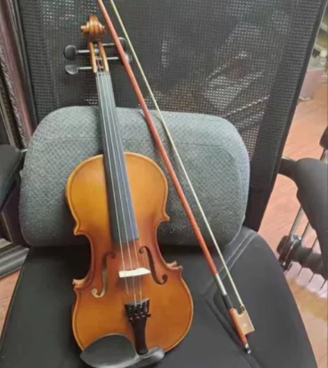 朋友送的1500买的4/4实木纯手工小提琴...