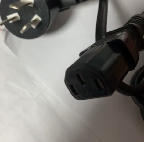 电脑电源线，也适用于很多家用电器，有几根用...