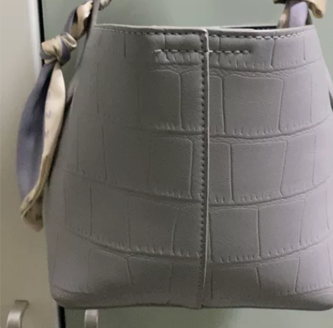 手提包可斜挎 皮质很好 感兴趣的话点“我想...