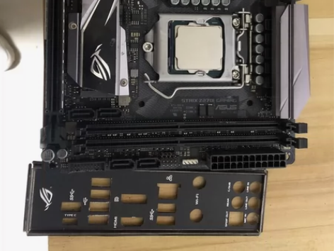 出华硕Z270i豪华主板,外接无线网卡,支...