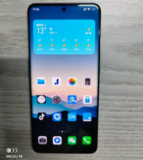 魅族18 等风改渡海，橙色一般，摄像头上方...