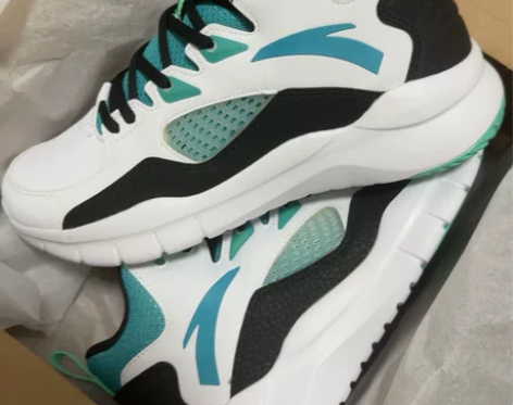 安踏篮球鞋 全新有盒子  有意者私聊41码...