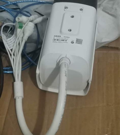 工程剩余一台800万海康人脸照片相机 包装...