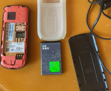 诺基亚1202,功能正常,有手电。包邮 感...